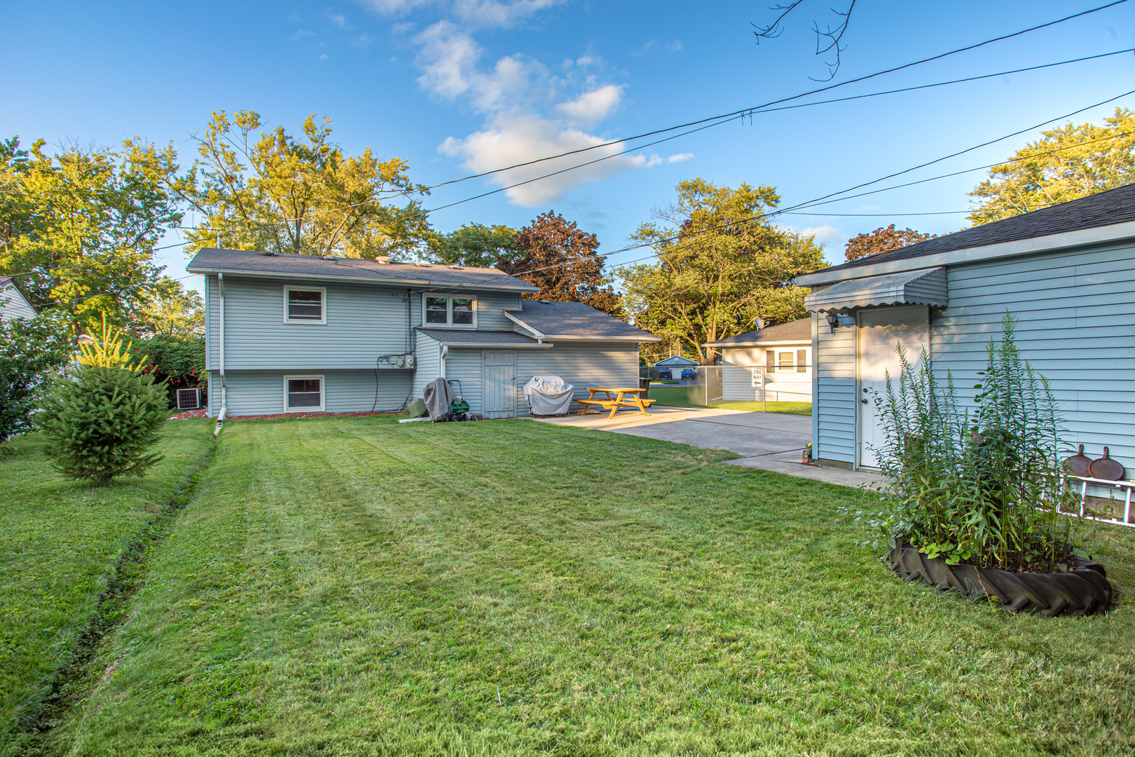 2201 Kingfisher Lane, Rolling Meadows, IL 60008