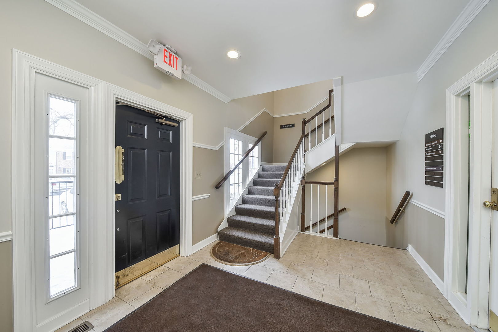 610 W Roosevelt Road #D2, Wheaton, IL 60187