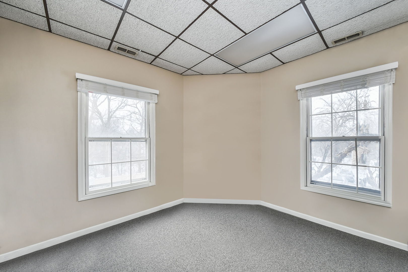 610 W Roosevelt Road #D2, Wheaton, IL 60187