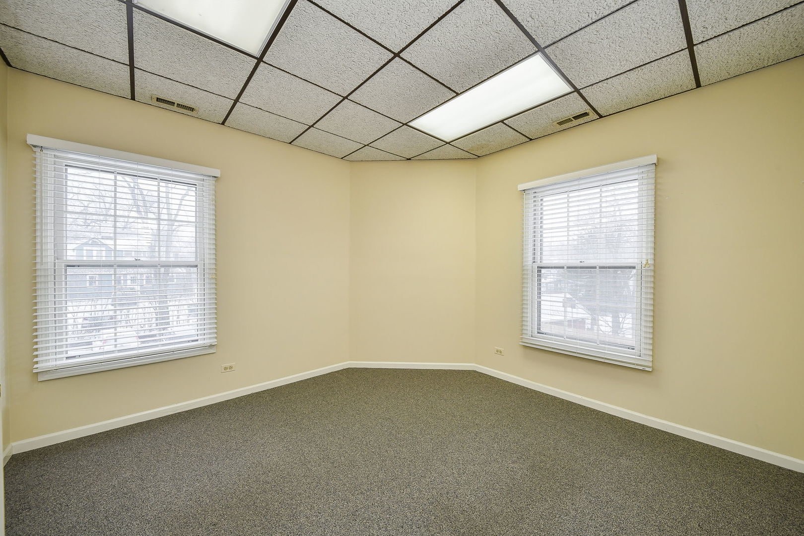 610 W Roosevelt Road #D2, Wheaton, IL 60187