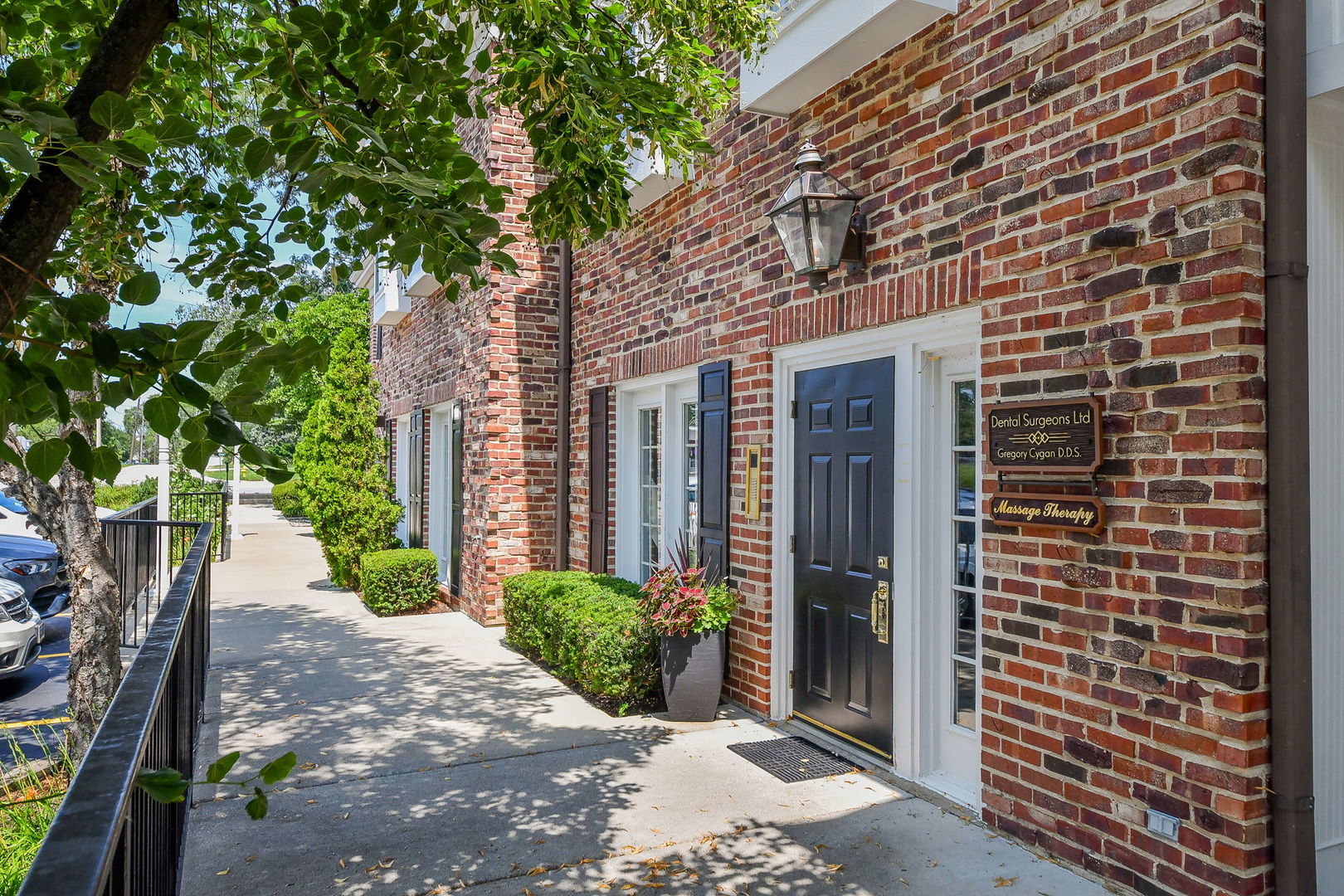 610 W Roosevelt Road #D2, Wheaton, IL 60187