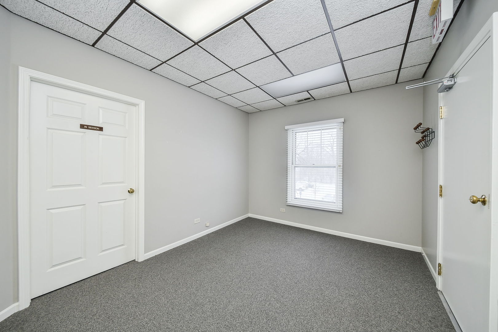 610 W Roosevelt Road #D2, Wheaton, IL 60187
