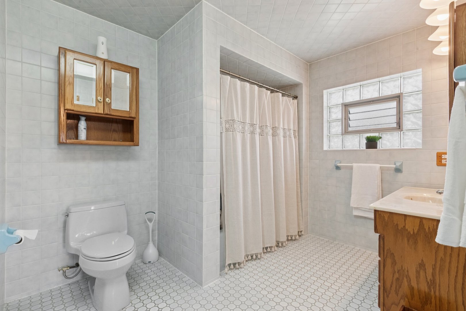 715 Fuller Road, Gurnee, IL 60031