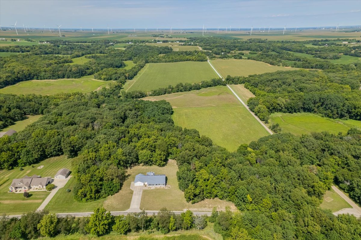 5897 Country Meadow Lane, Clinton, IL 61727