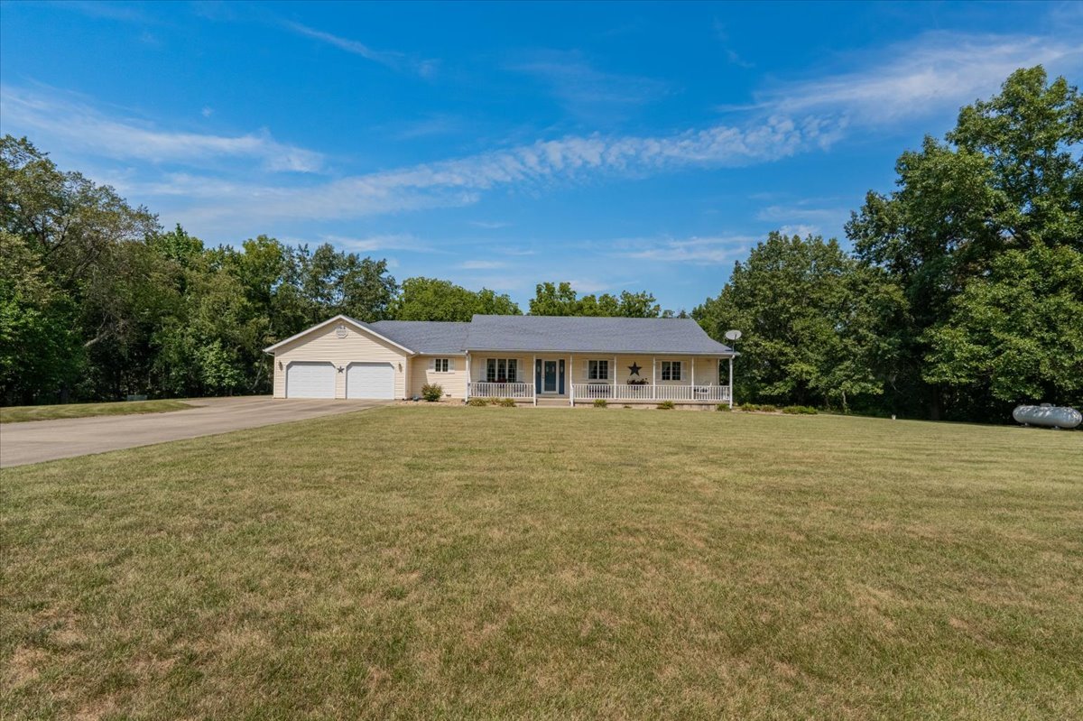 5897 Country Meadow Lane, Clinton, IL 61727