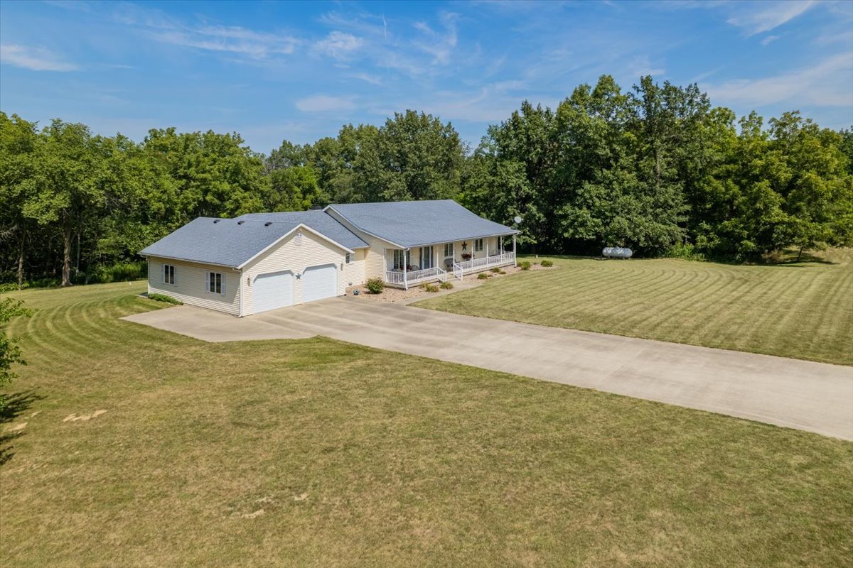 5897 Country Meadow Lane, Clinton, IL 61727