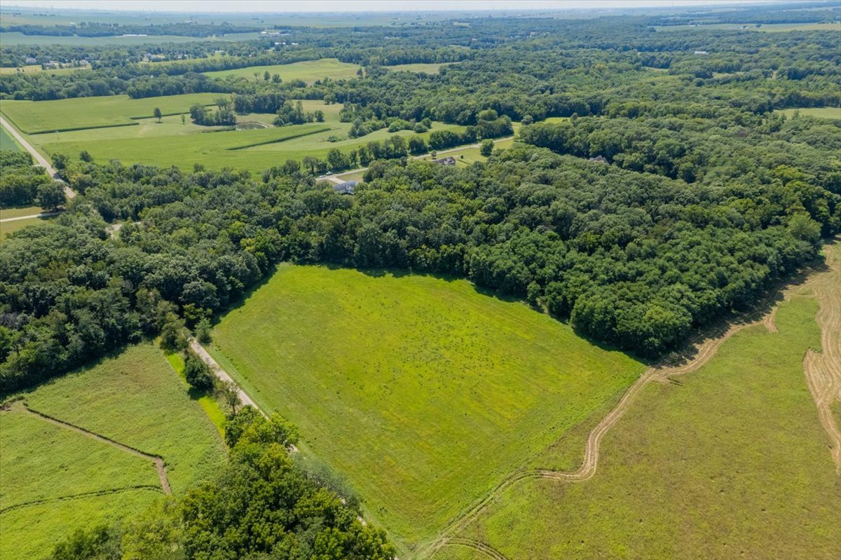 5897 Country Meadow Lane, Clinton, IL 61727