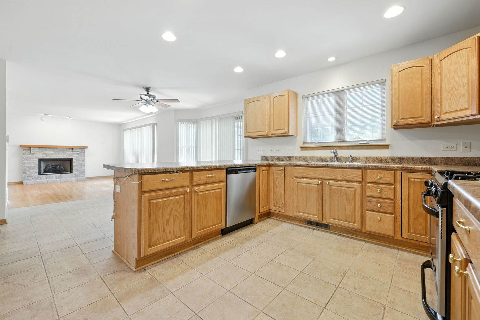 2218 Matthew Place, Zion, IL 60099