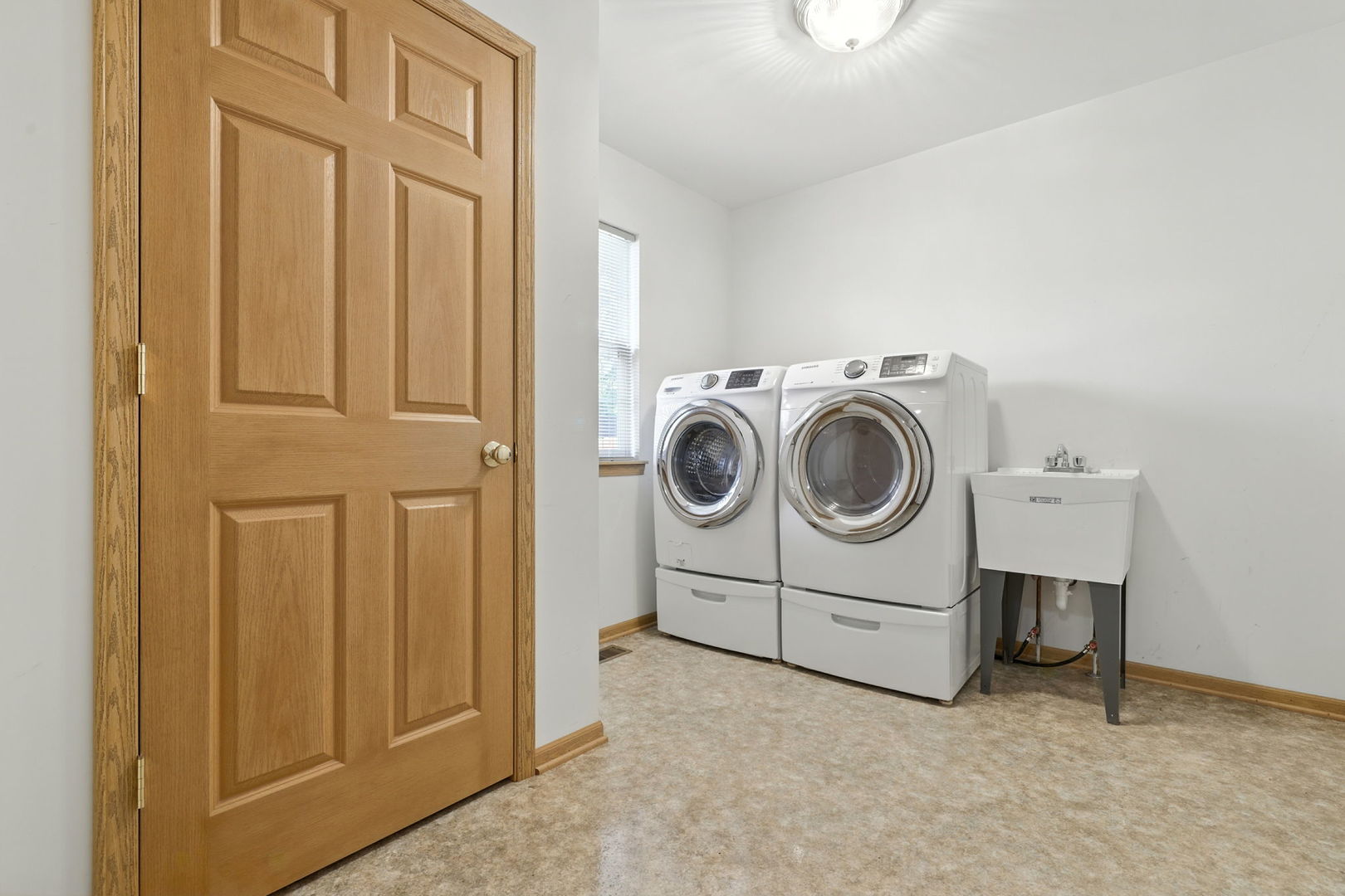 2218 Matthew Place, Zion, IL 60099