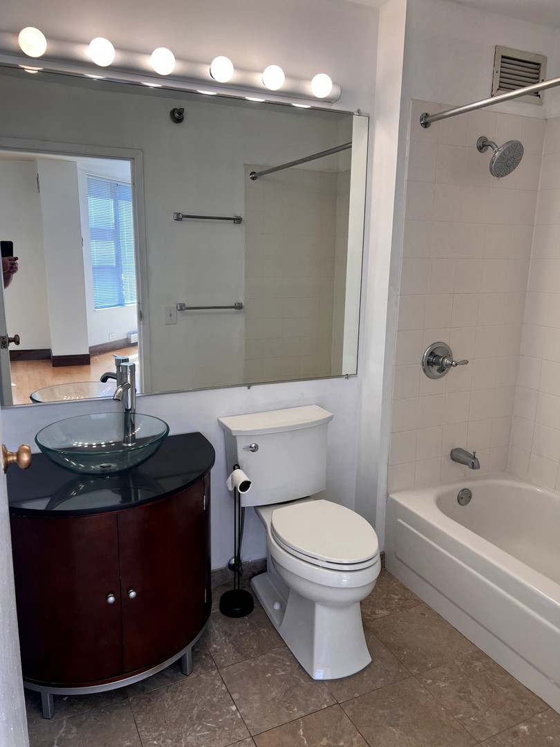 401 E Ontario Street #406, Chicago, IL 60611