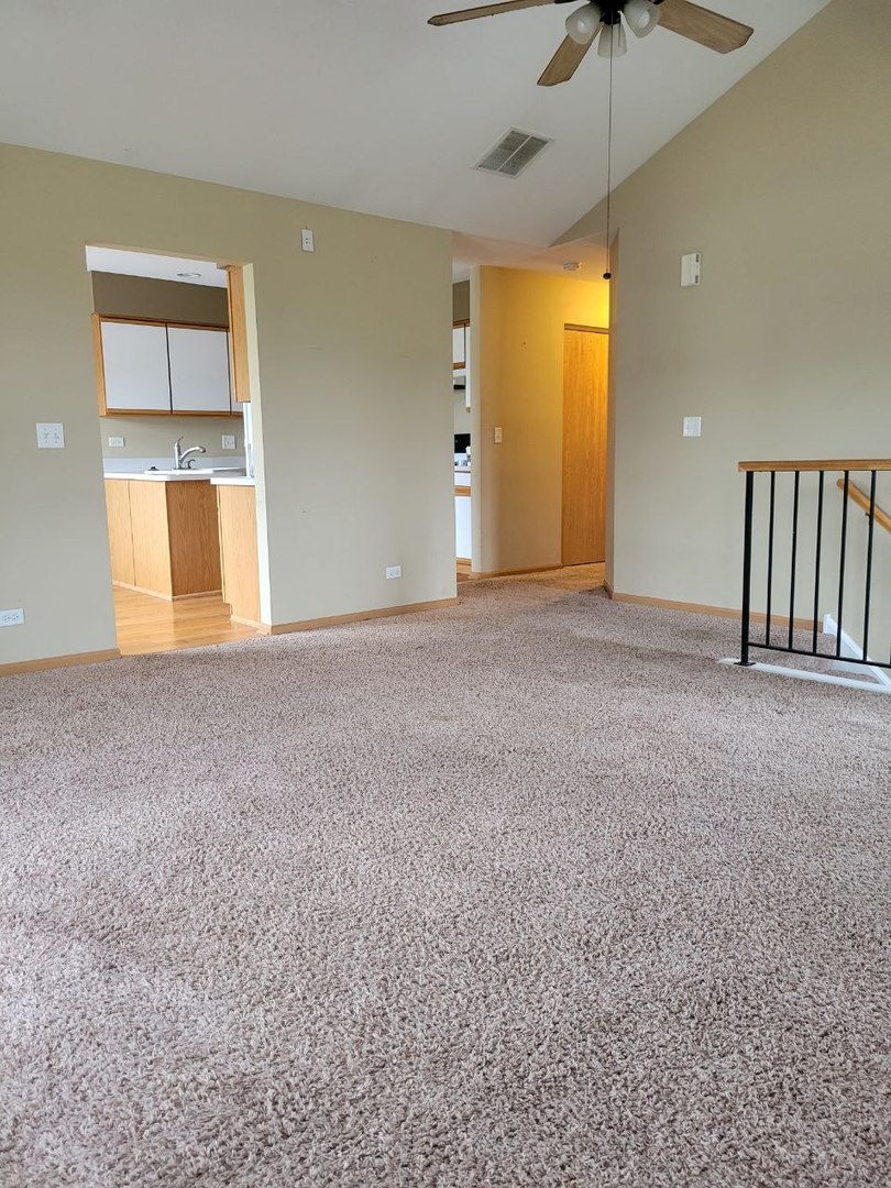 2492 Dickens Drive #2492, Aurora, IL 60503