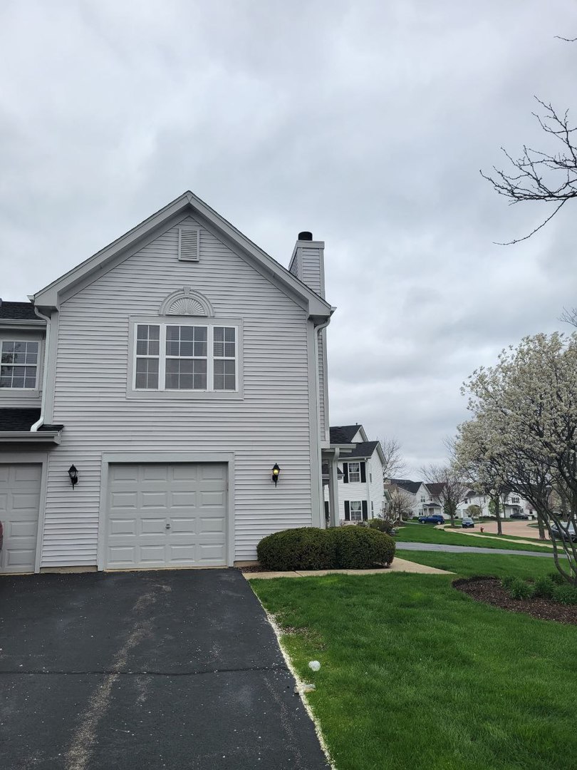 2492 Dickens Drive #2492, Aurora, IL 60503