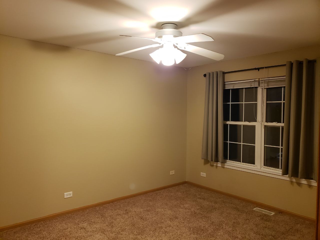 2492 Dickens Drive #2492, Aurora, IL 60503