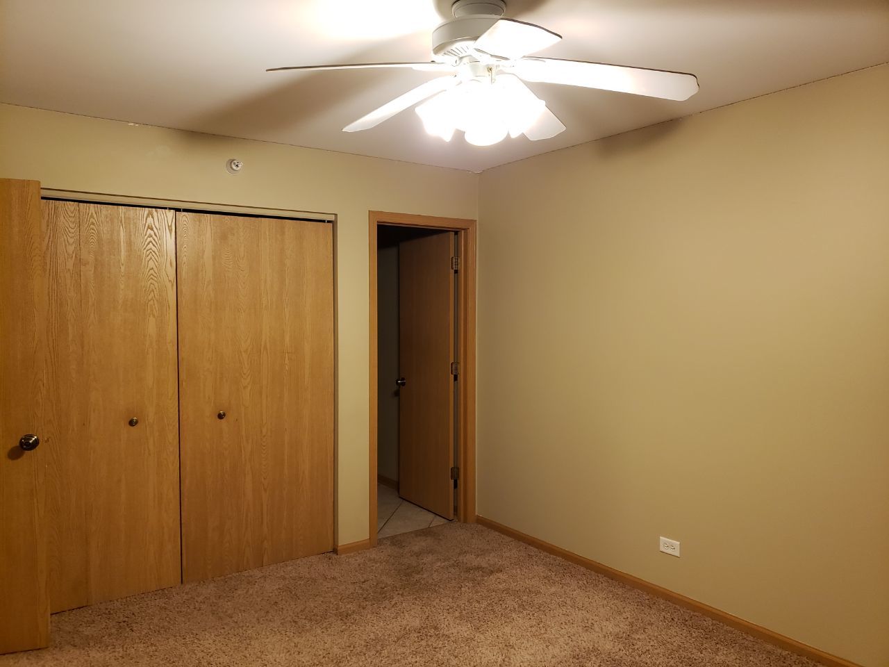 2492 Dickens Drive #2492, Aurora, IL 60503