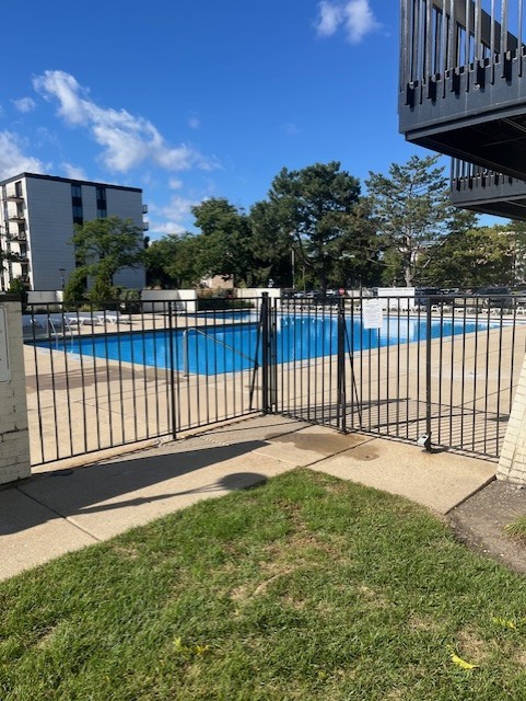 9098 W Terrace Drive #2I, Niles, IL 60714