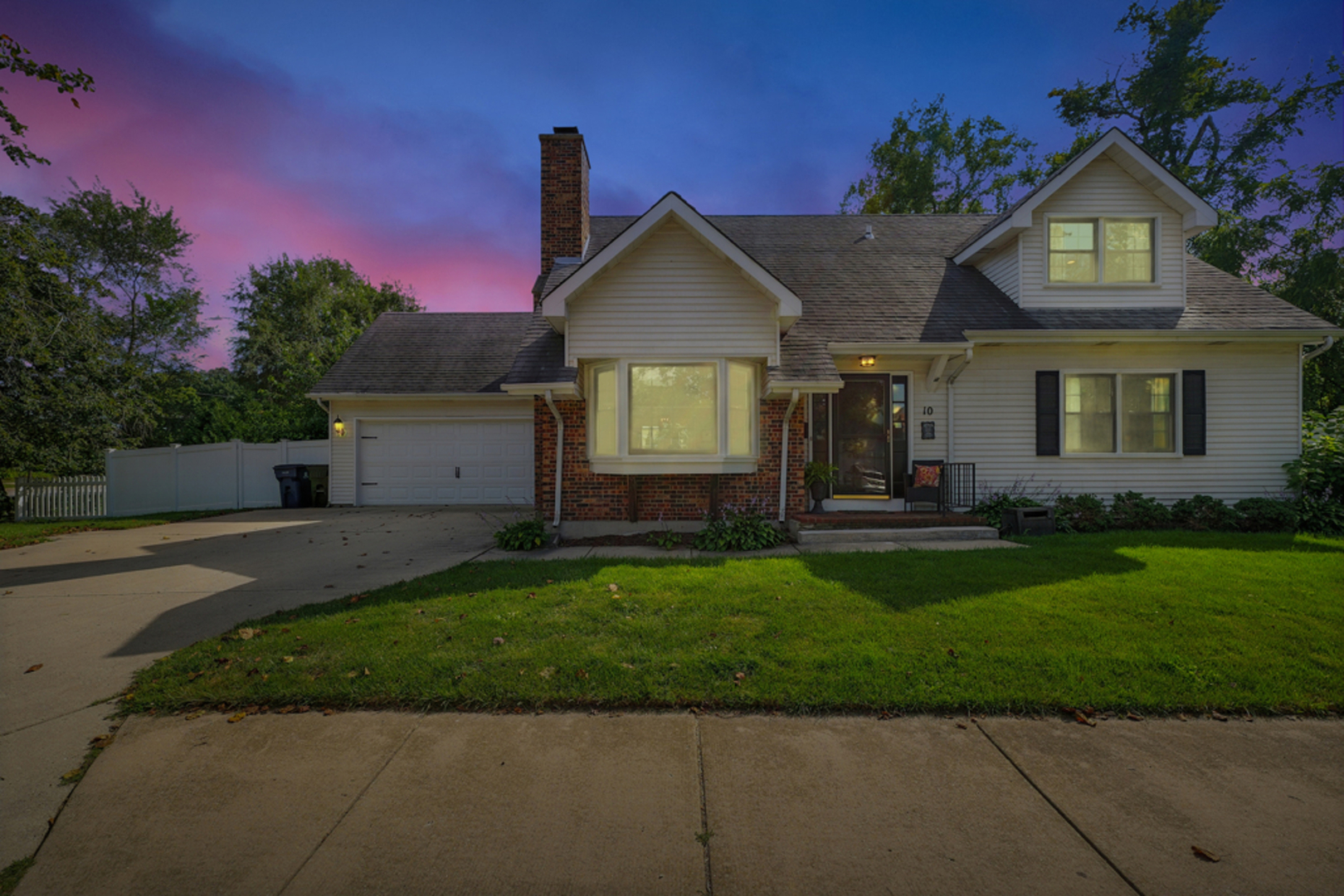 10 W 12TH Avenue, Naperville, IL 60563