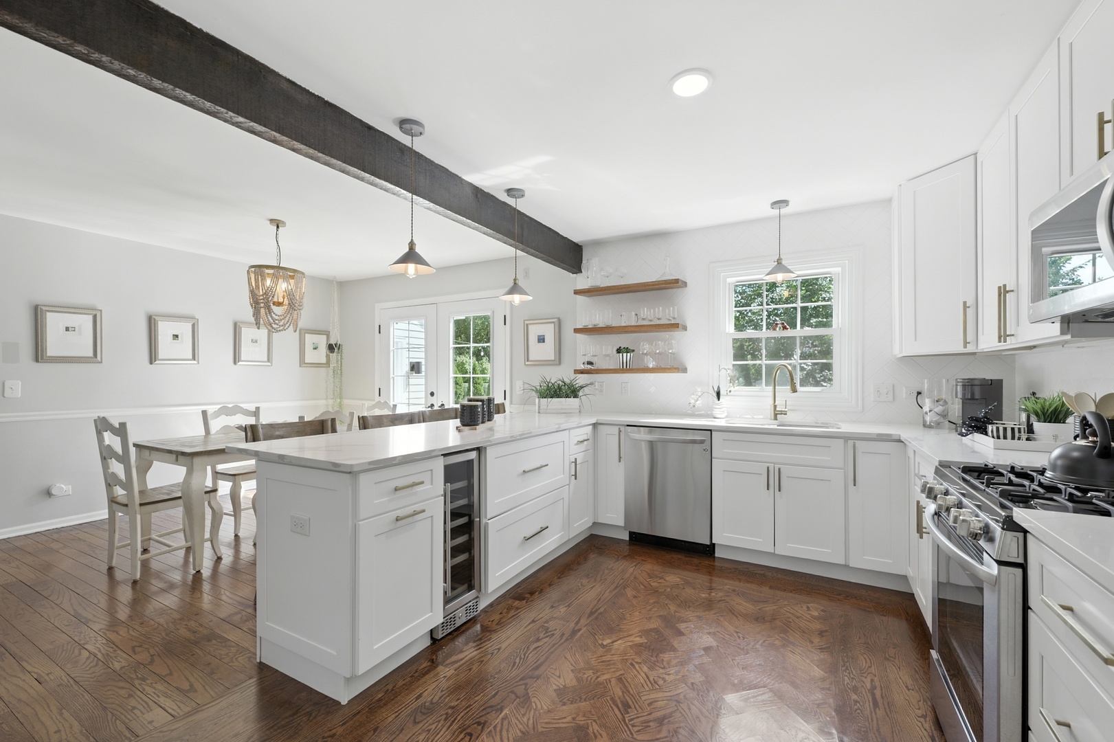 10 W 12TH Avenue, Naperville, IL 60563