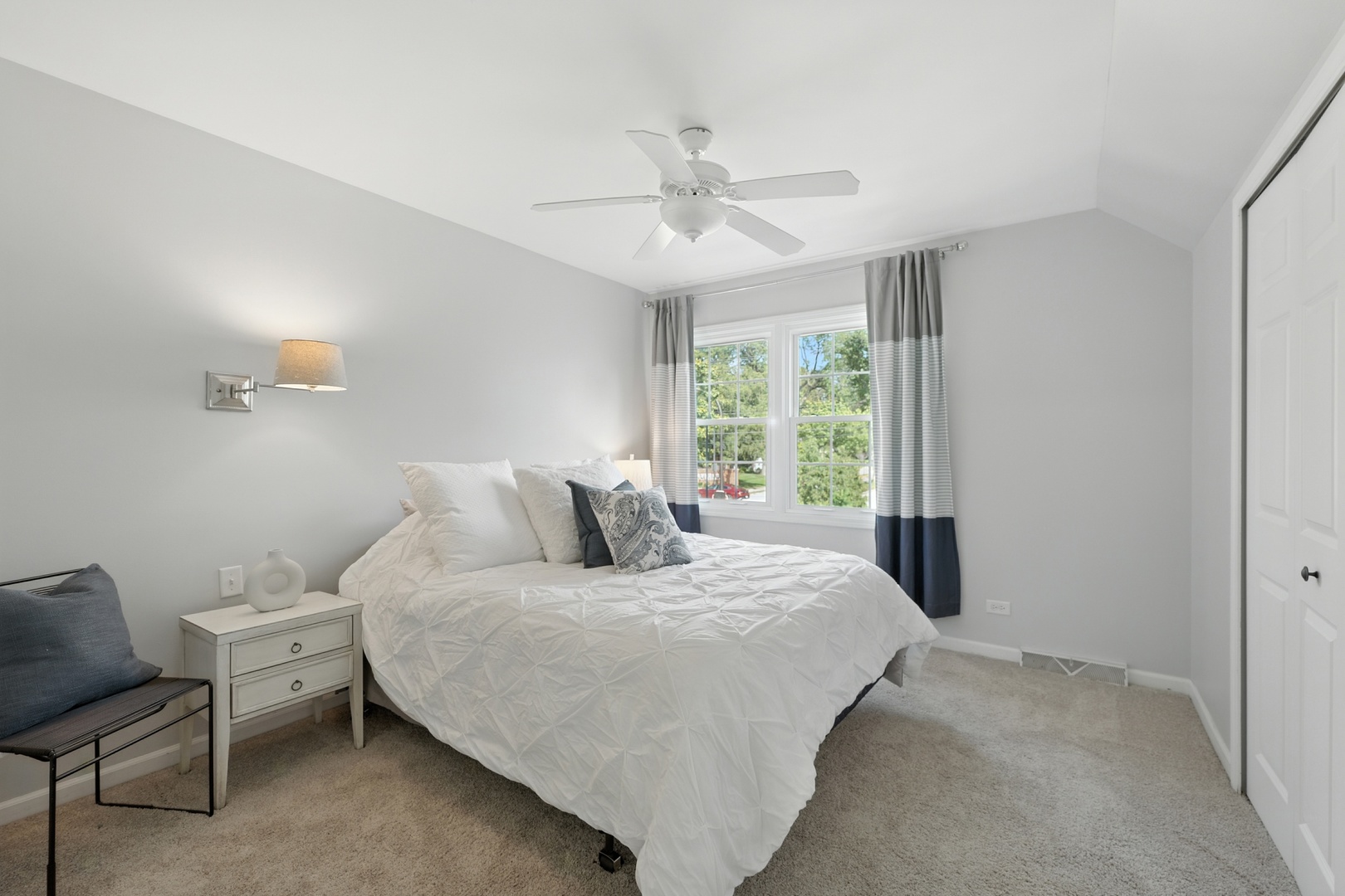 10 W 12TH Avenue, Naperville, IL 60563