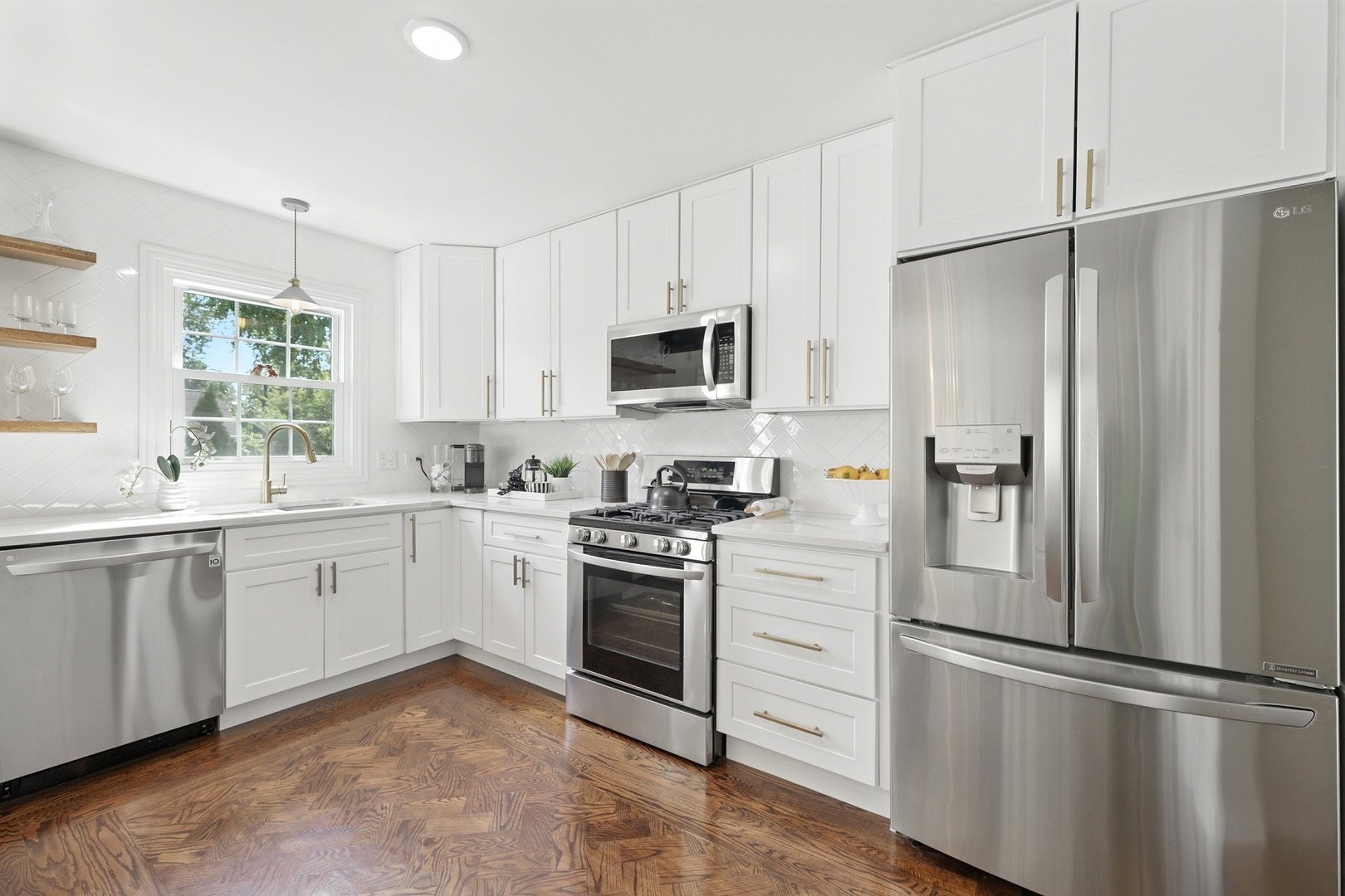 10 W 12TH Avenue, Naperville, IL 60563