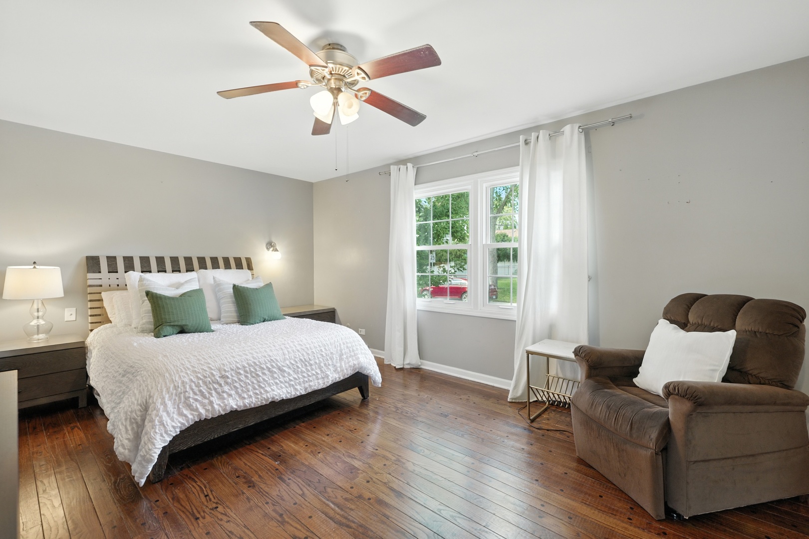 10 W 12TH Avenue, Naperville, IL 60563