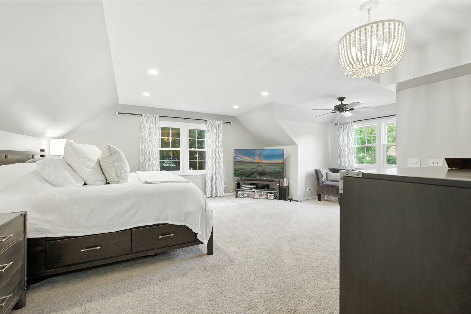 10 W 12TH Avenue, Naperville, IL 60563