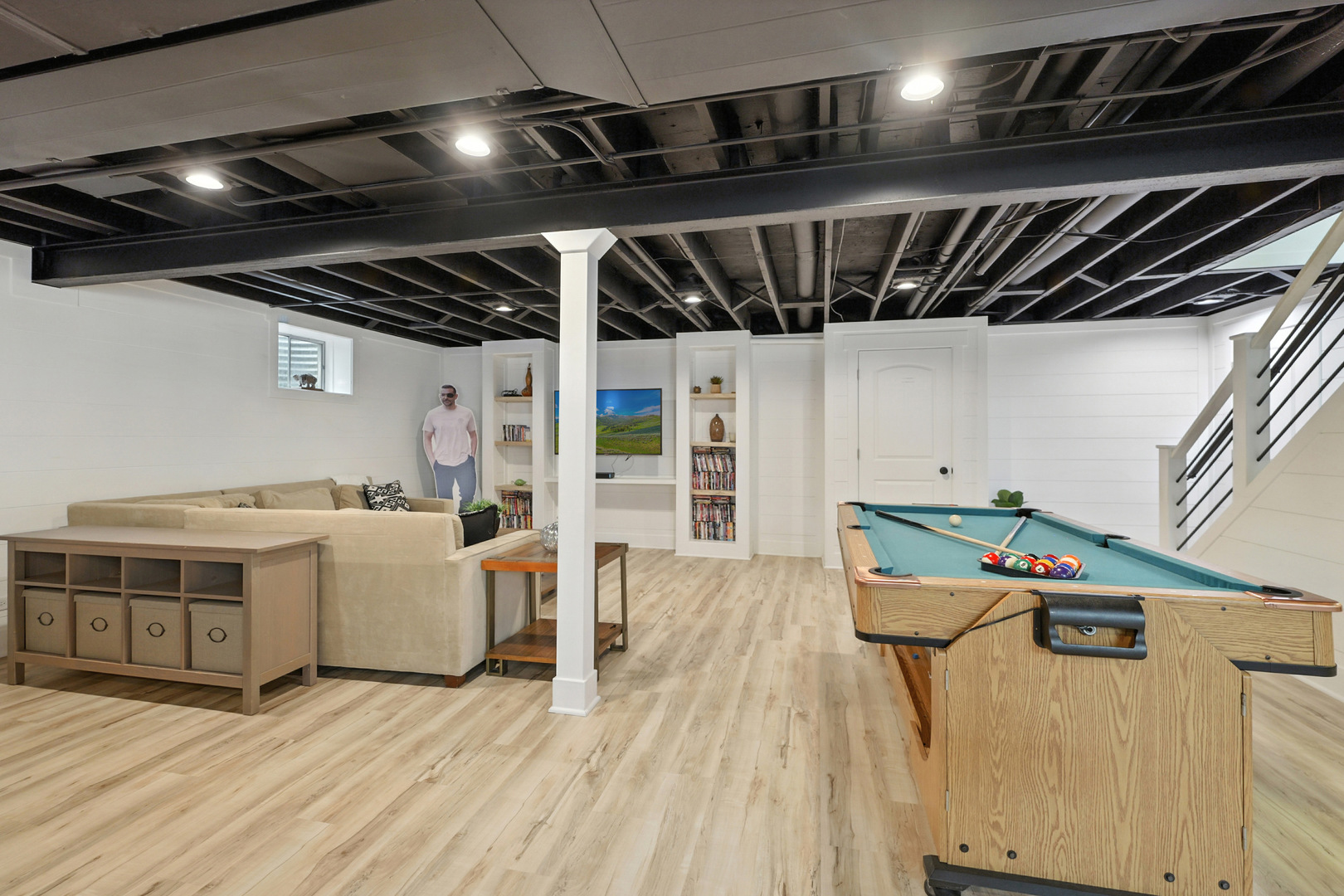 10 W 12TH Avenue, Naperville, IL 60563