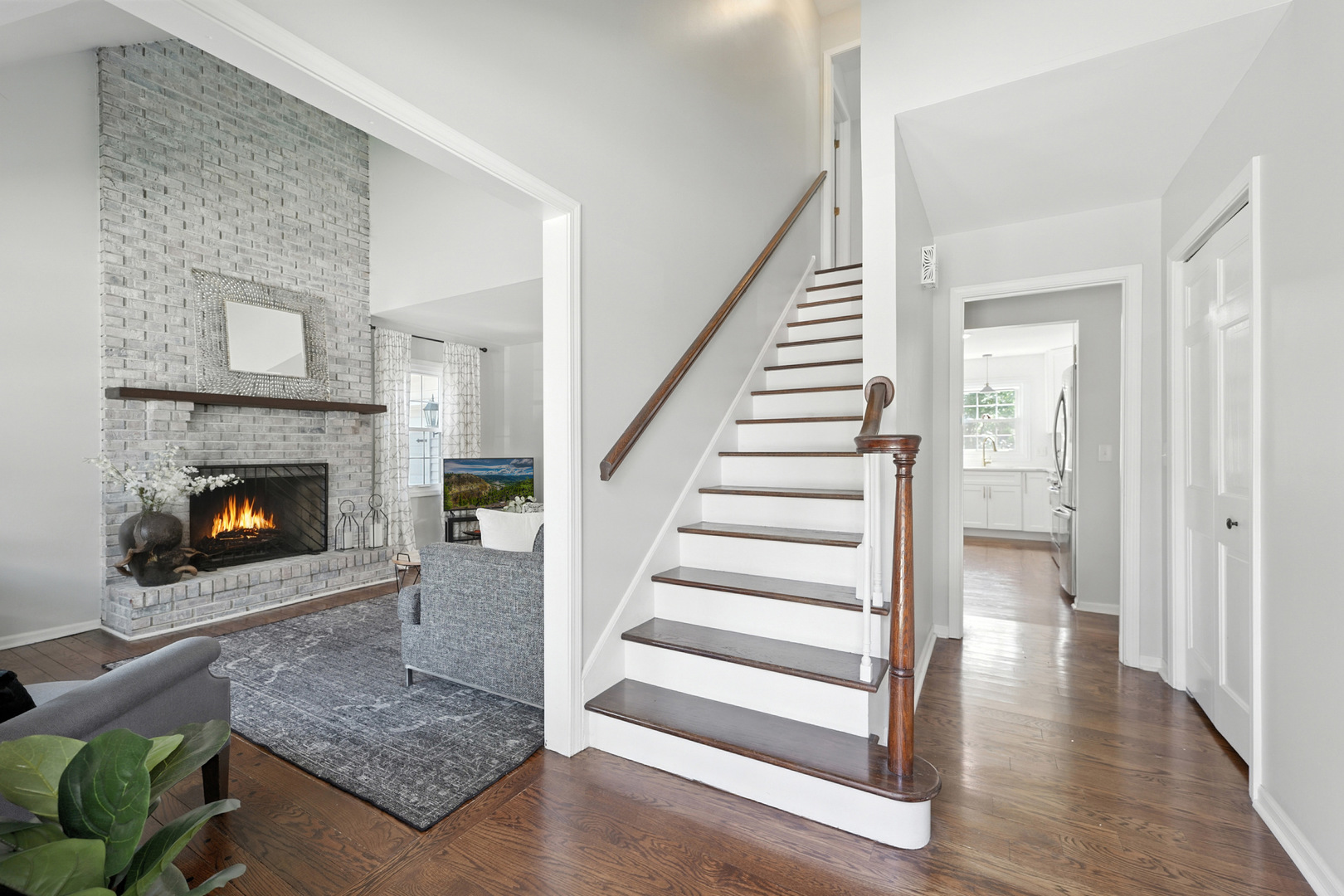 10 W 12TH Avenue, Naperville, IL 60563