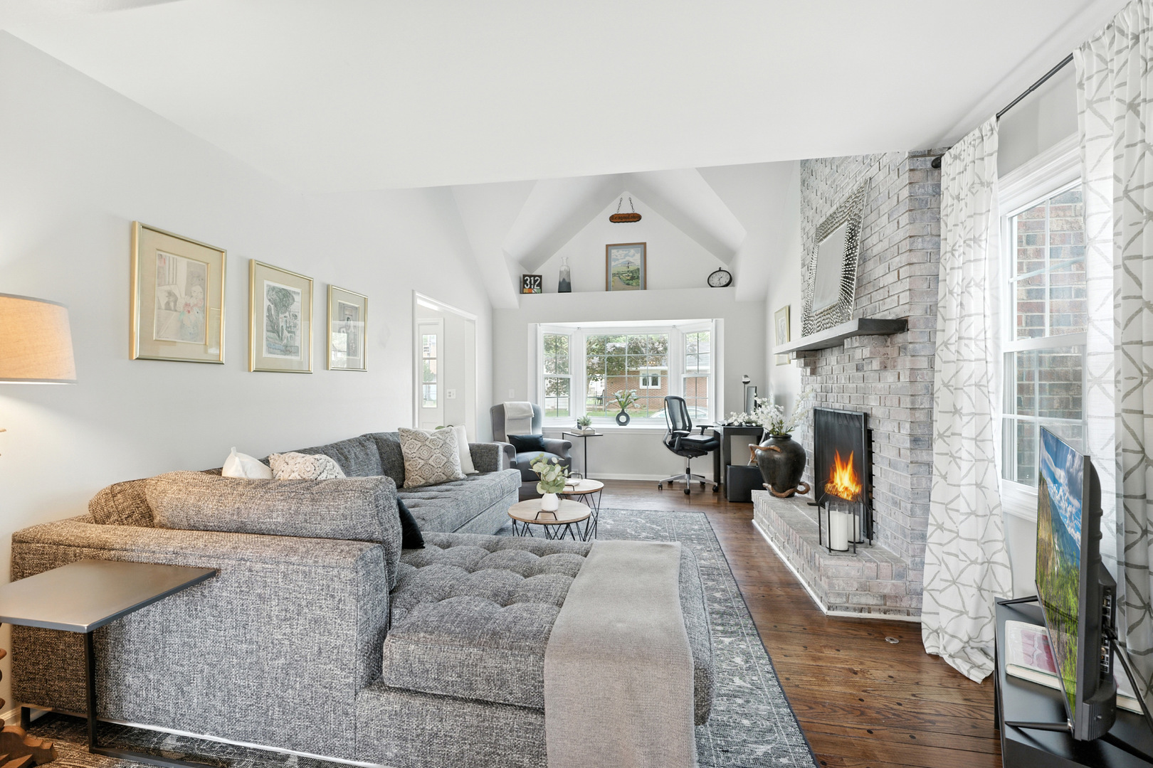 10 W 12TH Avenue, Naperville, IL 60563