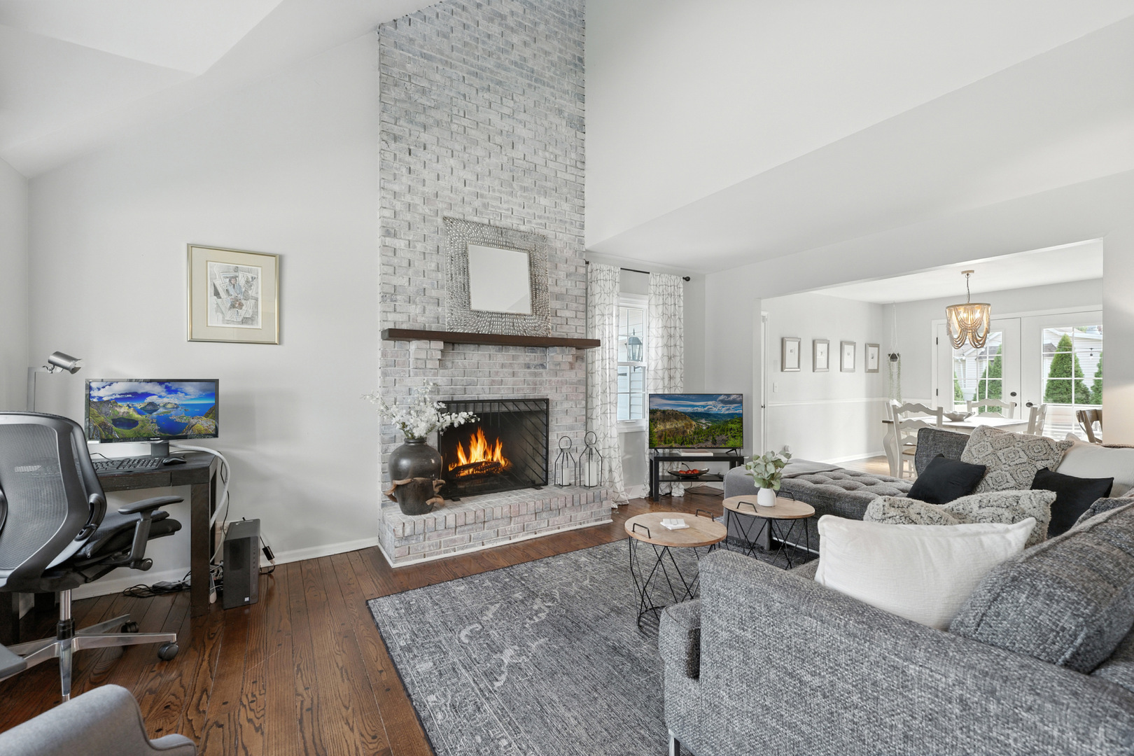 10 W 12TH Avenue, Naperville, IL 60563