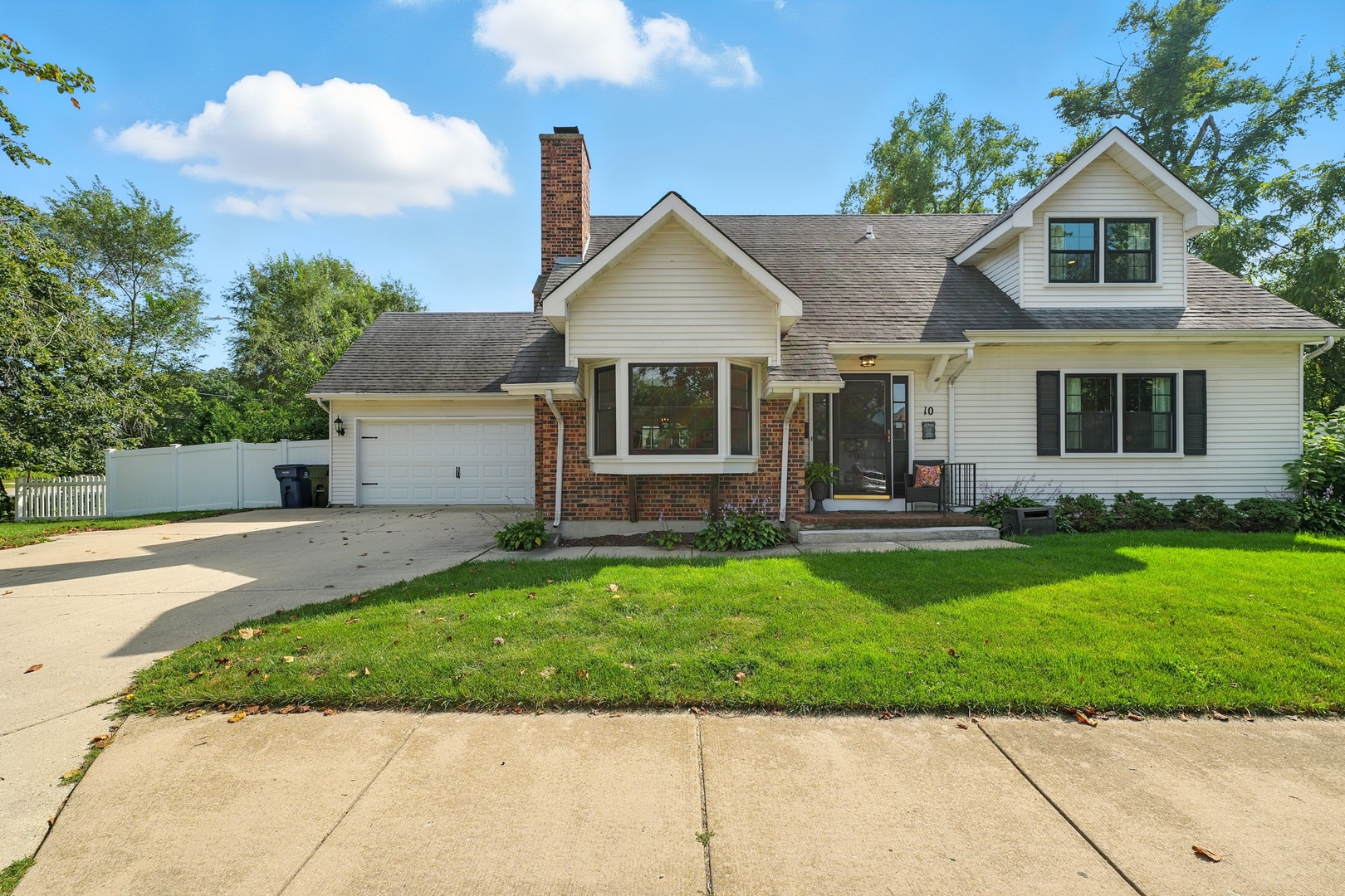 10 W 12TH Avenue, Naperville, IL 60563