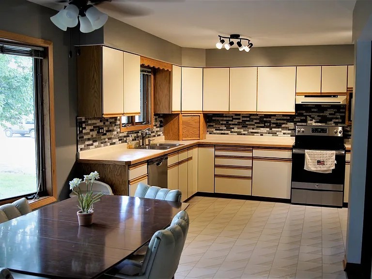 4725 W Crystal Lake Road #0, McHenry, IL 60050