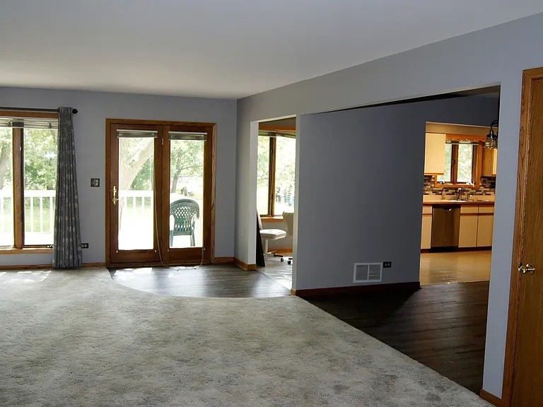 4725 W Crystal Lake Road #0, McHenry, IL 60050