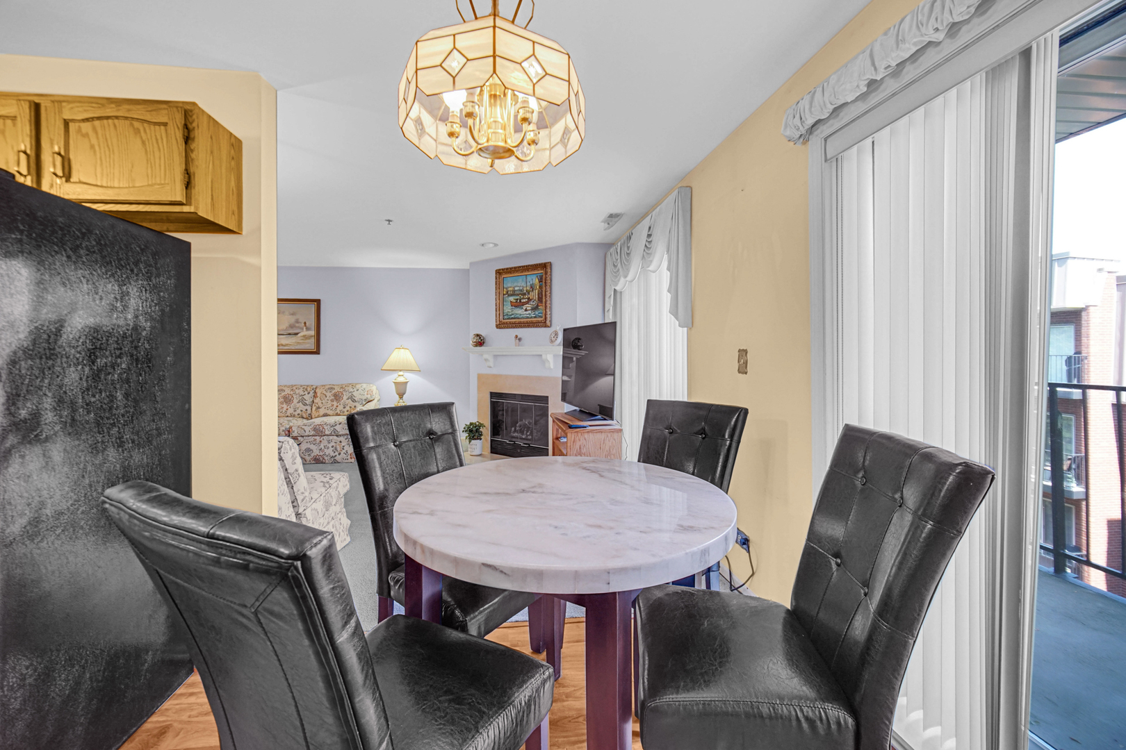 127 Acacia Circle #505, Indian Head Park, IL 60525