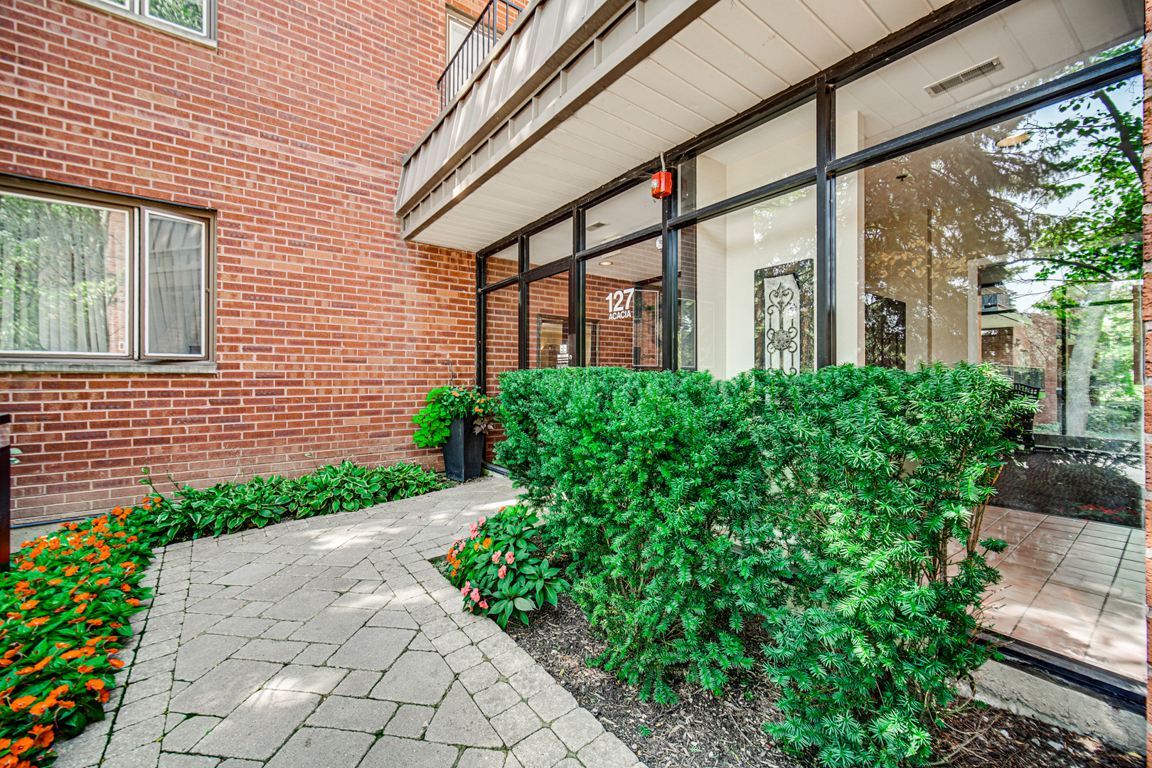 127 Acacia Circle #505, Indian Head Park, IL 60525