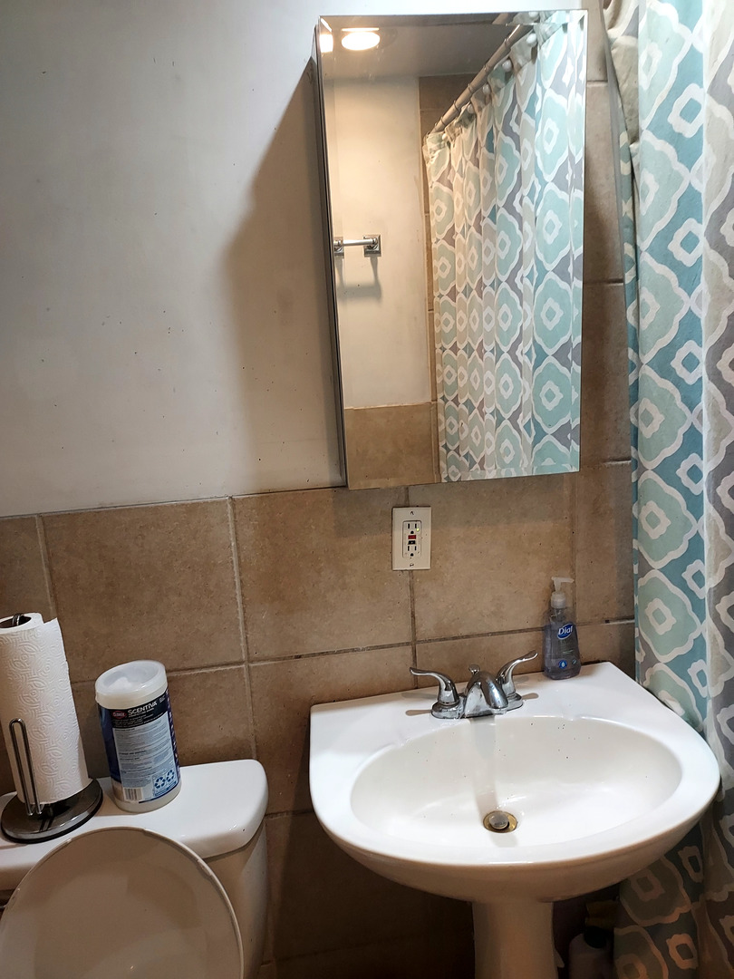 9834 S oglesby Street, Chicago, IL 60617