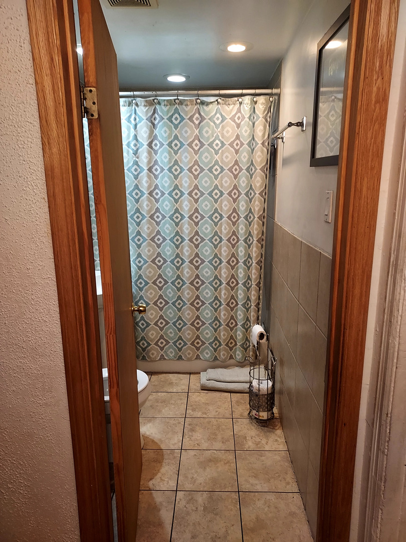 9834 S oglesby Street, Chicago, IL 60617