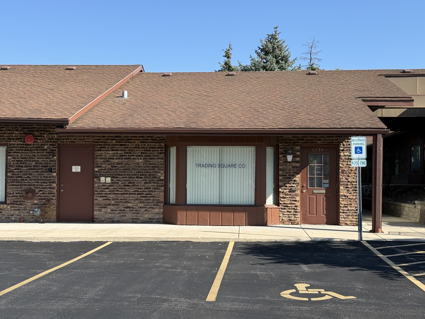 6434 S Cass Avenue, Westmont, IL 60559