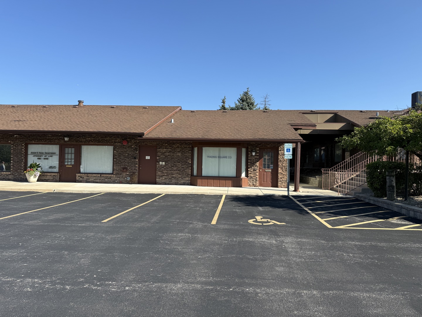 6434 S Cass Avenue, Westmont, IL 60559