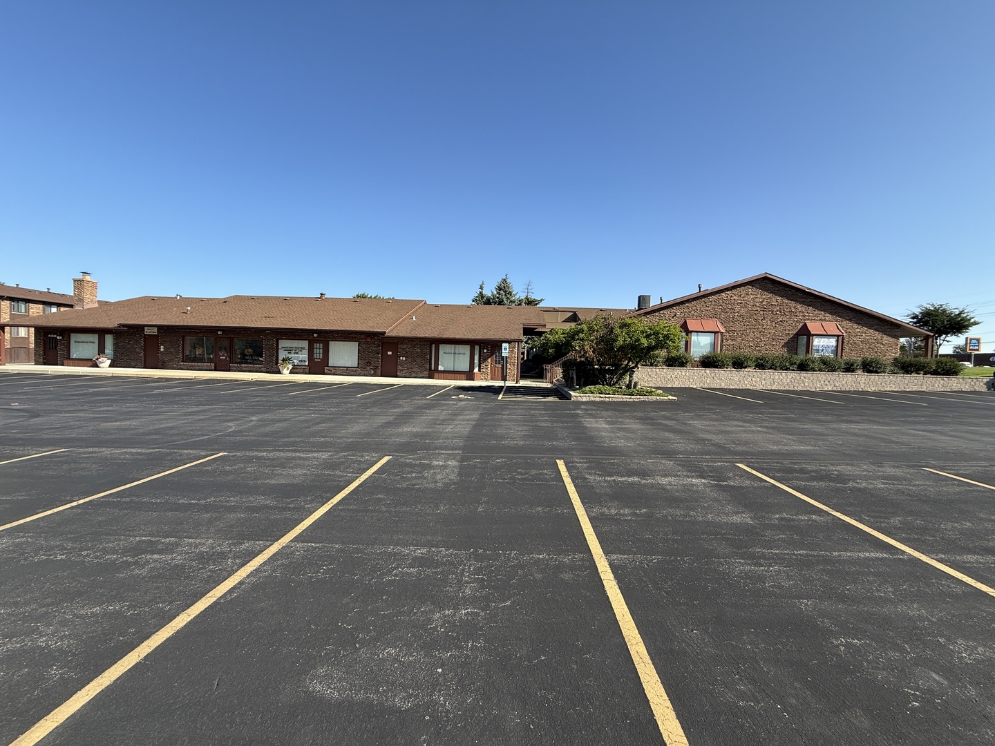 6434 S Cass Avenue, Westmont, IL 60559