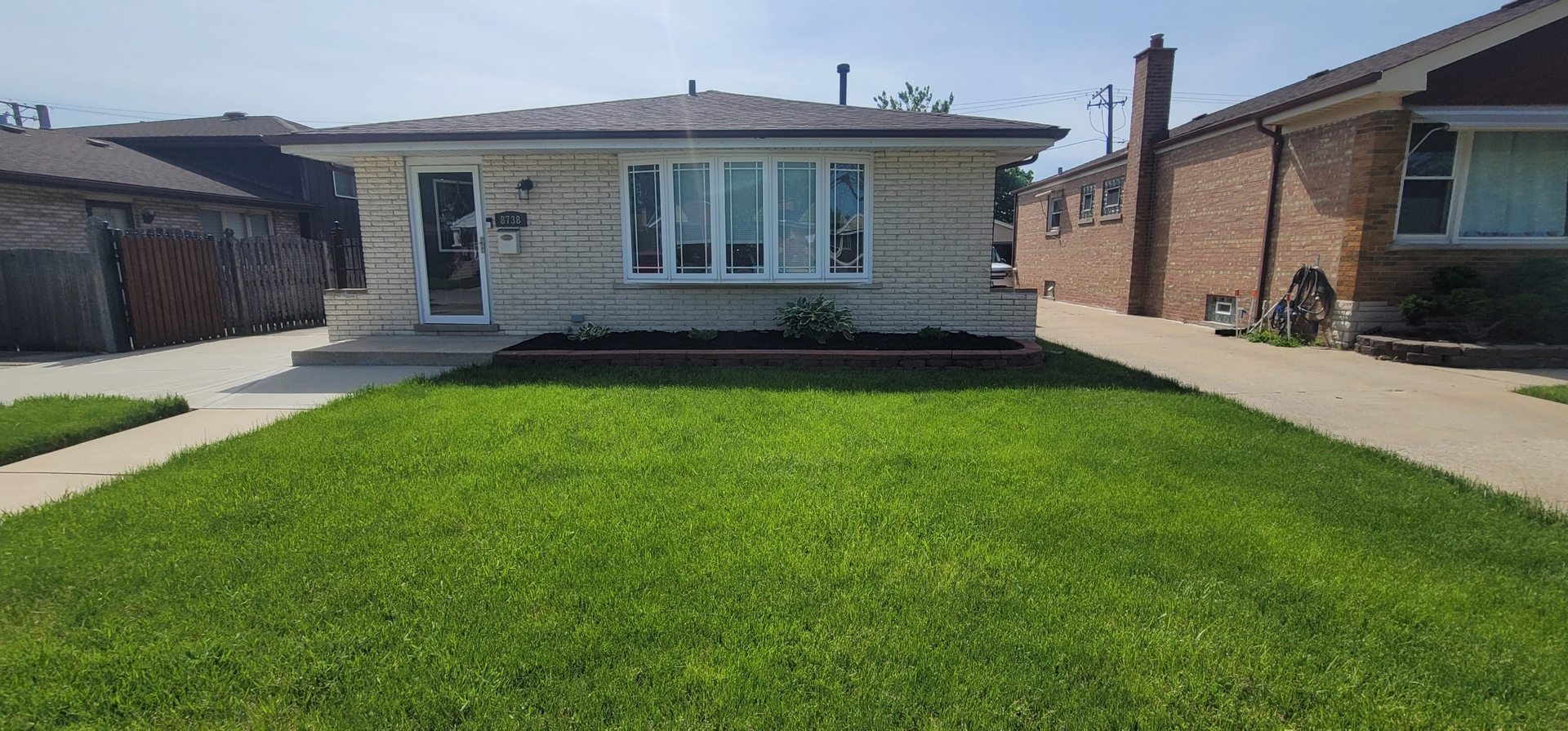 8738 S TROY Avenue, Evergreen Park, IL 60805