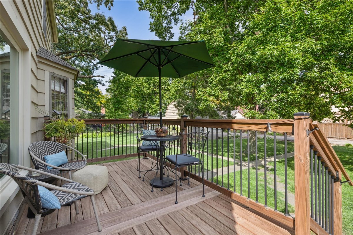 4700 Teonia Woods Drive, Rolling Meadows, IL 60008