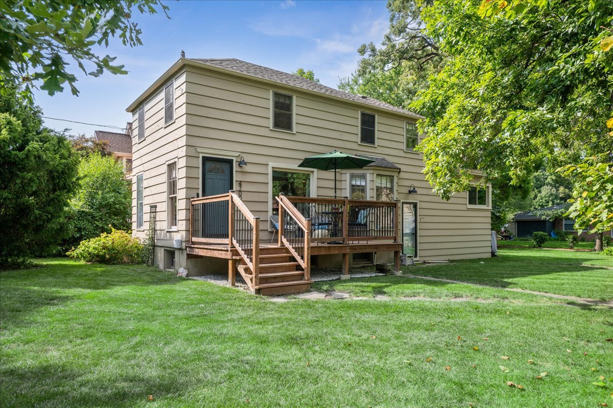 4700 Teonia Woods Drive, Rolling Meadows, IL 60008