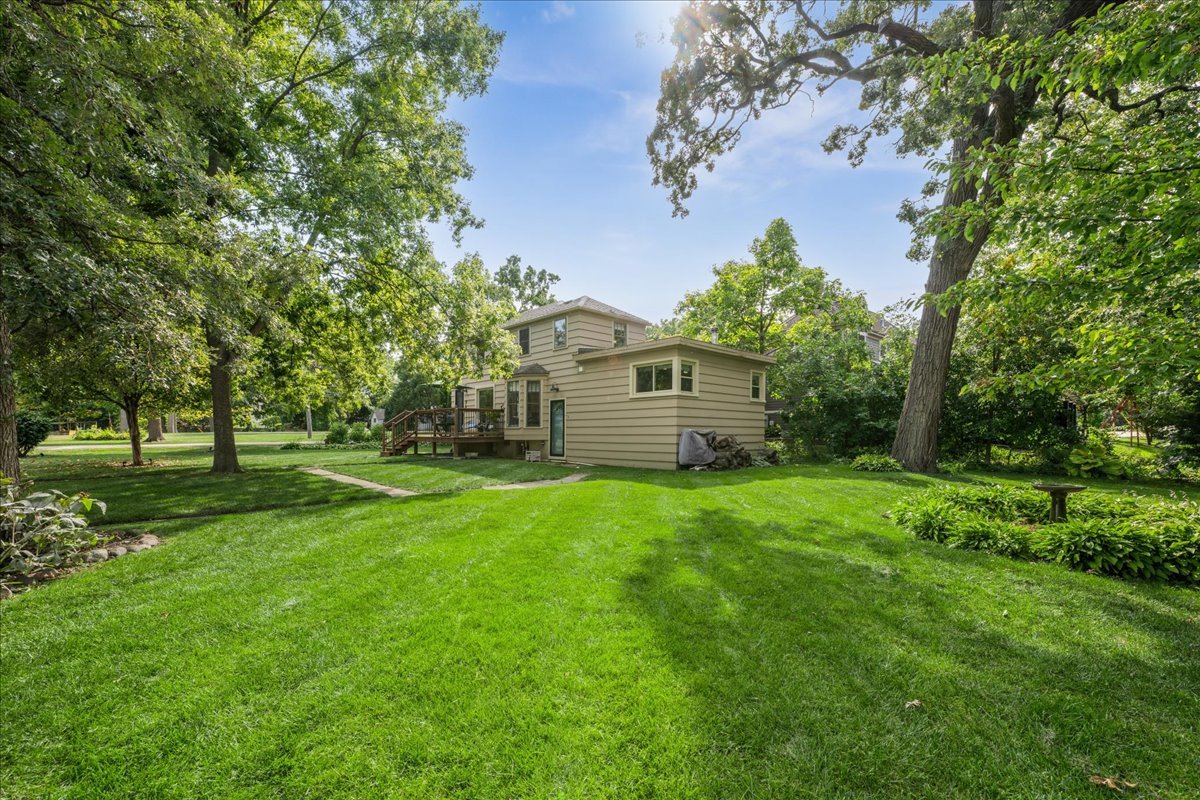 4700 Teonia Woods Drive, Rolling Meadows, IL 60008