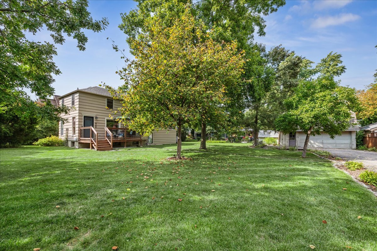 4700 Teonia Woods Drive, Rolling Meadows, IL 60008