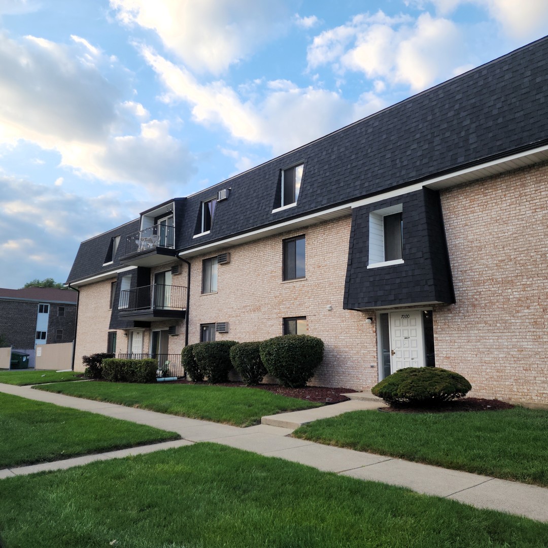 7000 Mather Avenue #303, Chicago Ridge, IL 60415