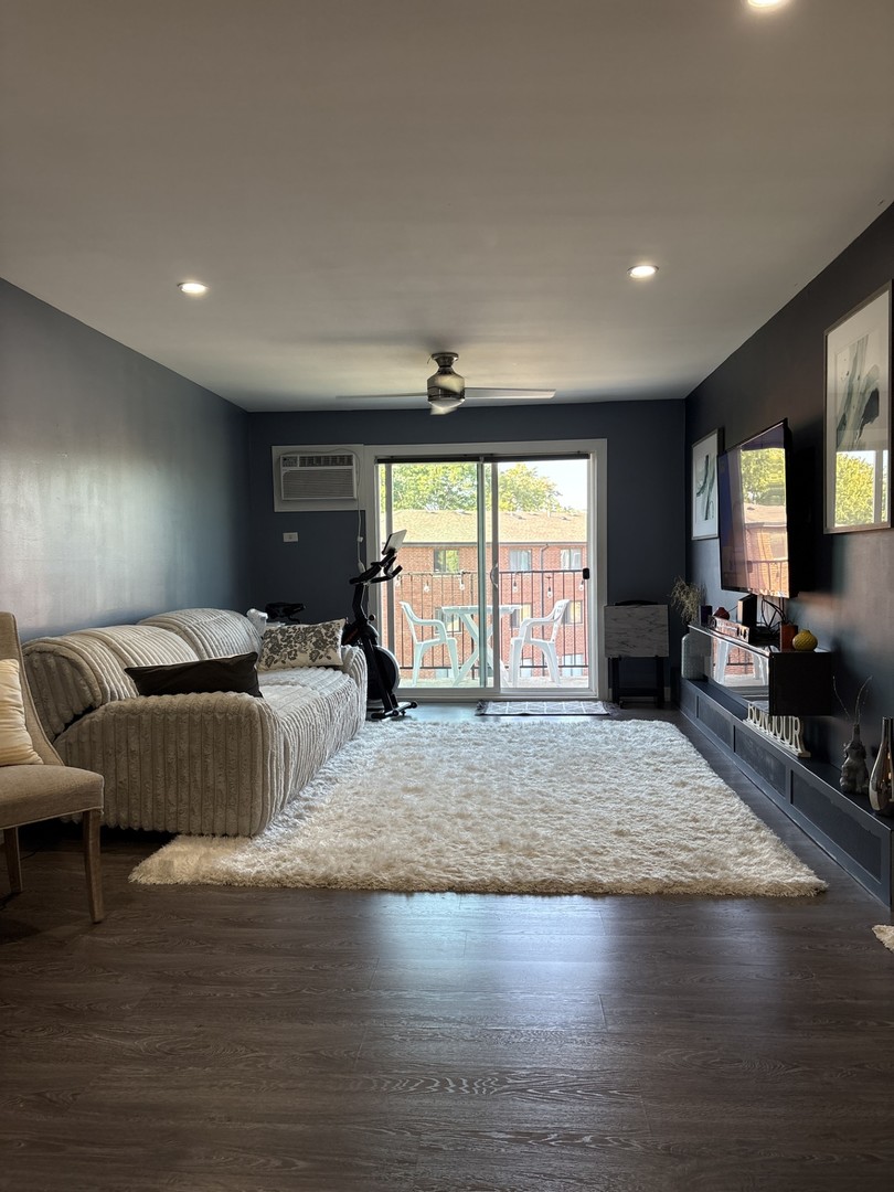7000 Mather Avenue #303, Chicago Ridge, IL 60415