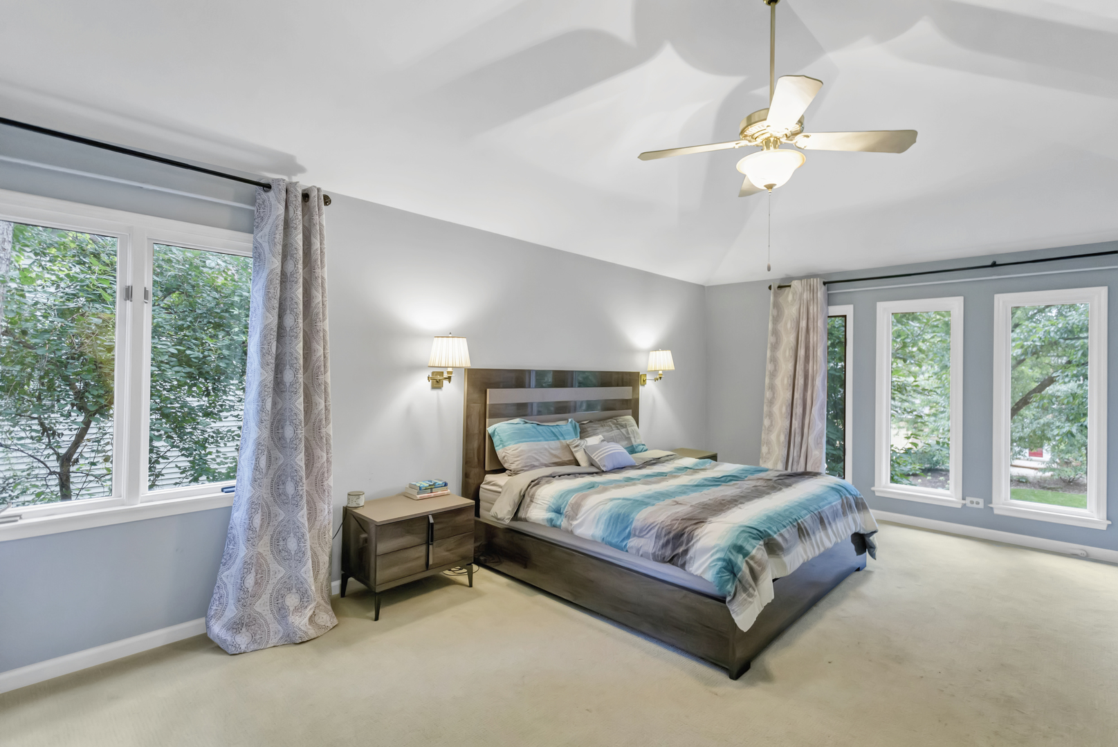 985 Chapel Court, Glen Ellyn, IL 60137