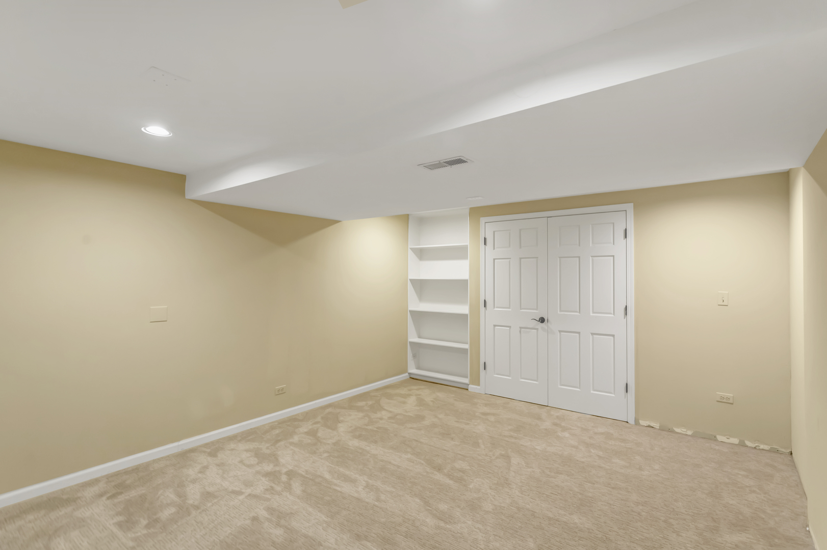 985 Chapel Court, Glen Ellyn, IL 60137