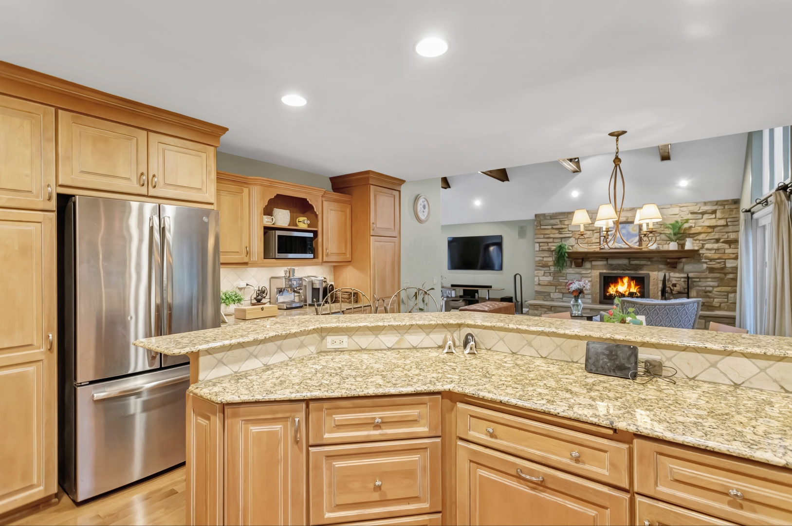 985 Chapel Court, Glen Ellyn, IL 60137