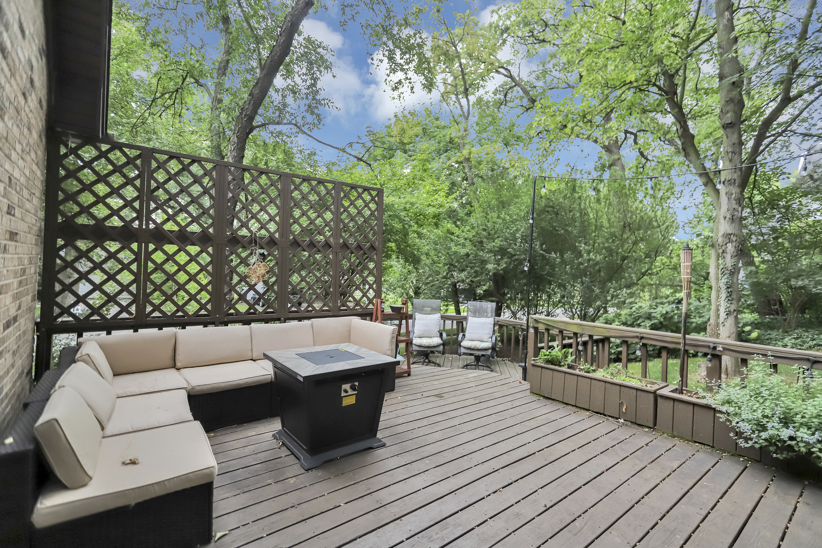 985 Chapel Court, Glen Ellyn, IL 60137